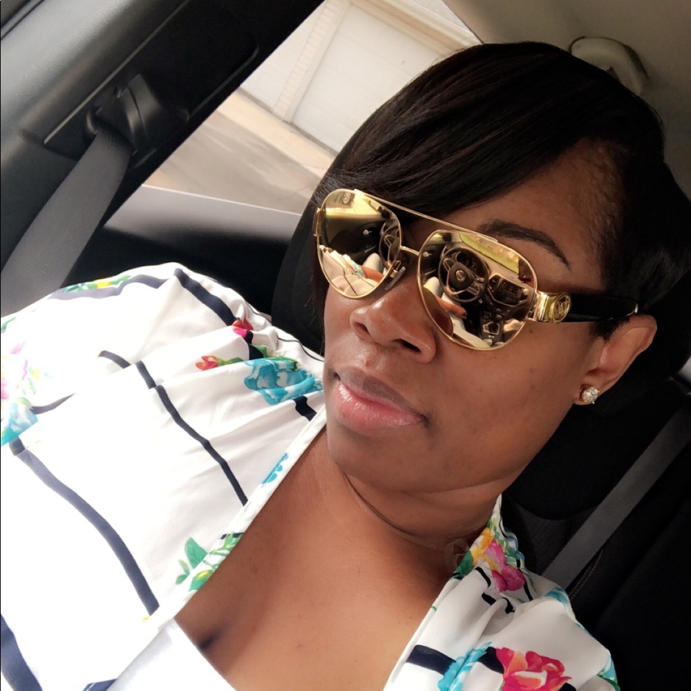 Meet your Posher, Cassandra